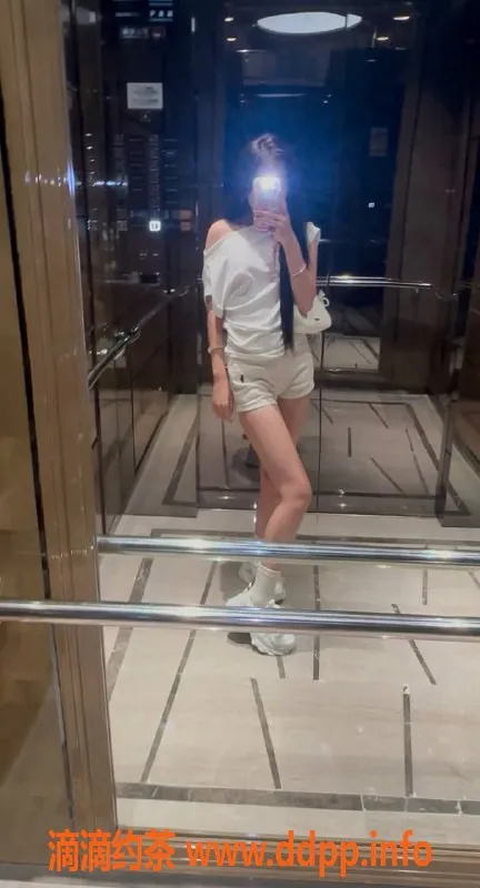 深圳楼凤-坂田嫩妹小米，舌吻服务仅需1000P