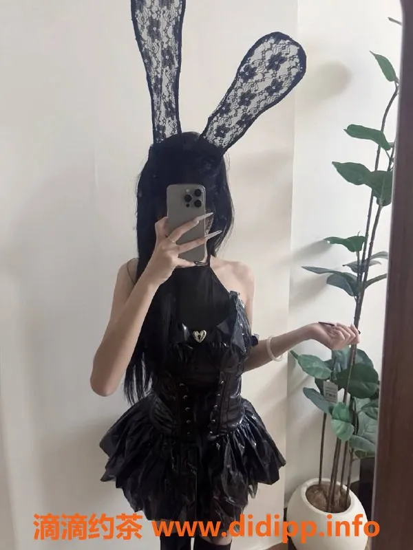 深圳楼凤-龙华嫩妹小小萝，1600PP服务推荐！