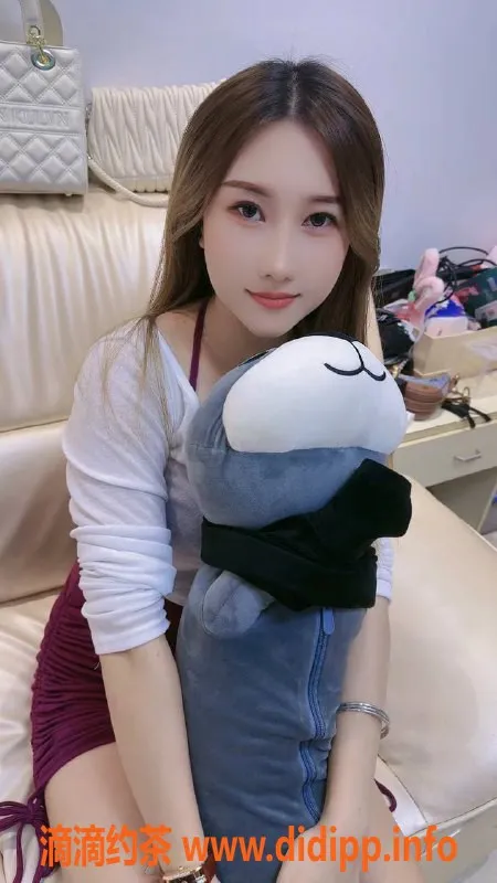 深圳楼凤-南山初恋，900p深喉车震服务