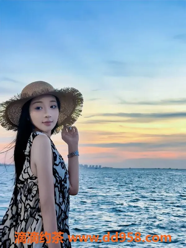 深圳楼凤-南山陈思思 22岁大胸美女 166cm 46kg 服务项目多样