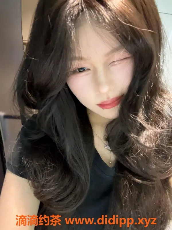 广州楼凤-番禺嫩妹小Y，600元超值服务等你体验