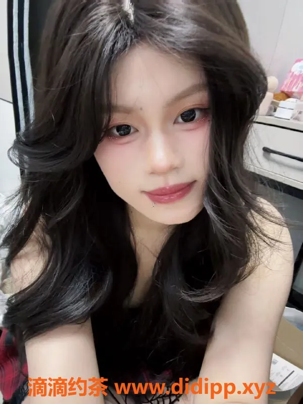 广州楼凤-番禺嫩妹小Y，600元超值服务等你体验