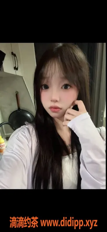 深圳楼凤-宝安小诗，800元享鸳鸯浴与舌吻服务