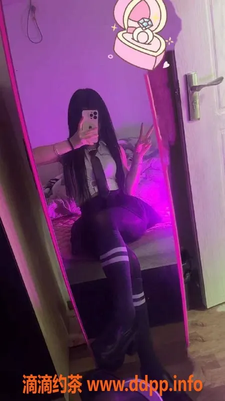 深圳楼凤资源信息,宝安小诗，800元享鸳鸯浴与舌吻服务