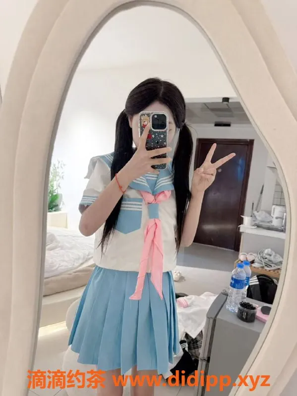 深圳楼凤-龙华嫩妹小涵，800P舌吻制服服务