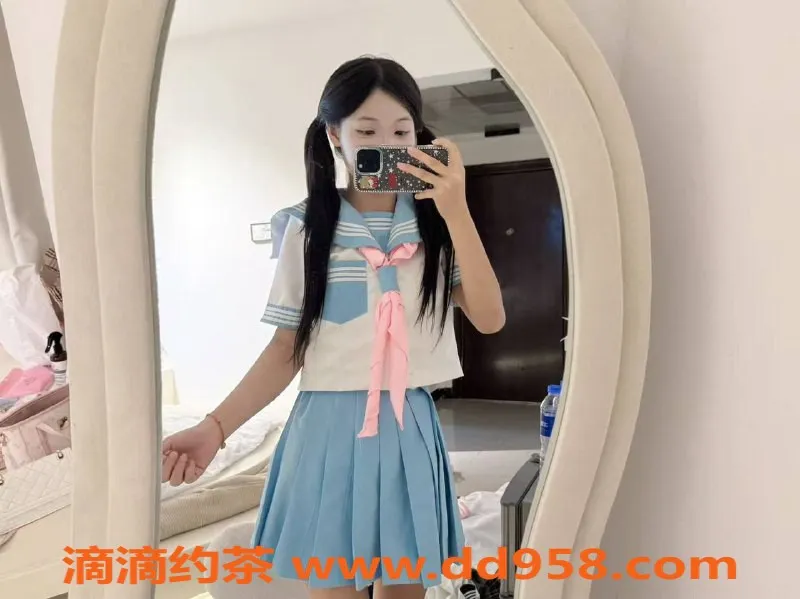 深圳楼凤-龙华嫩妹小涵，800P舌吻制服服务
