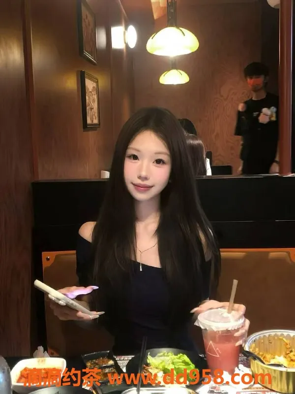 广州楼凤-天河嫩妹小晴天，1600元舌吻69服务