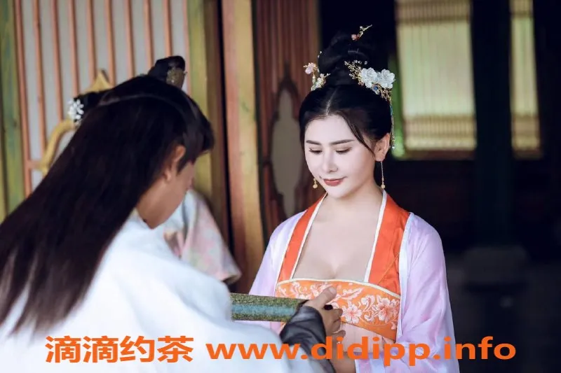 深圳楼凤资源信息,福田御姐白月，1200P起，体验舌吻与制服魅力