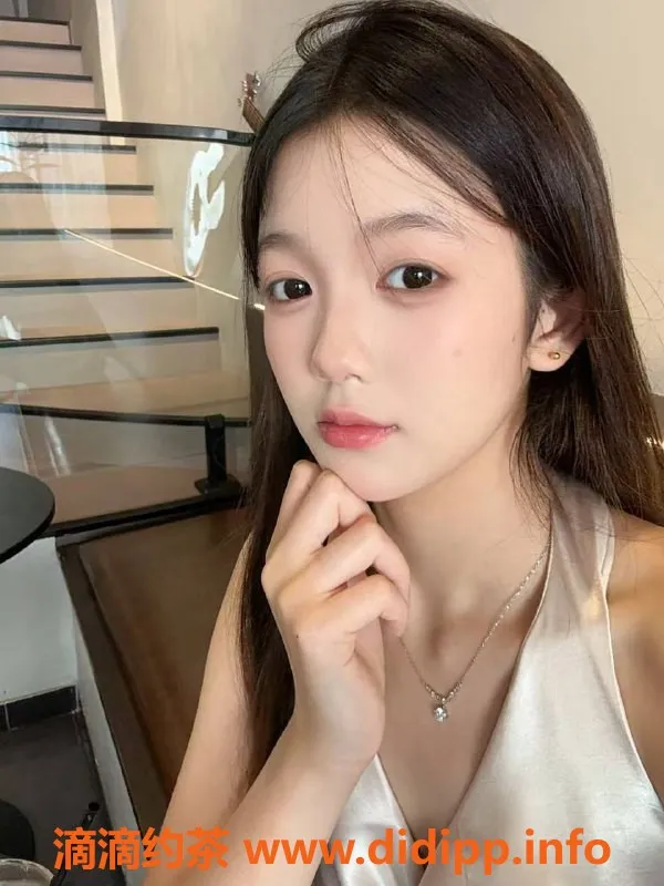 深圳楼凤-福田嫩妹木冉，18岁172cm，51kg，6888夜享受