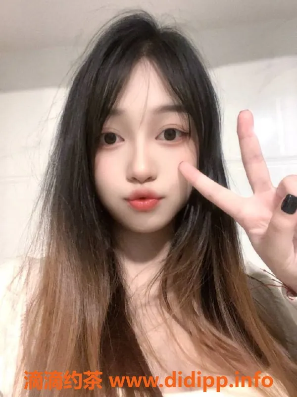 广州楼凤-天河区19岁佩奇，165cm身高，皮肤白嫩，性价比超高！