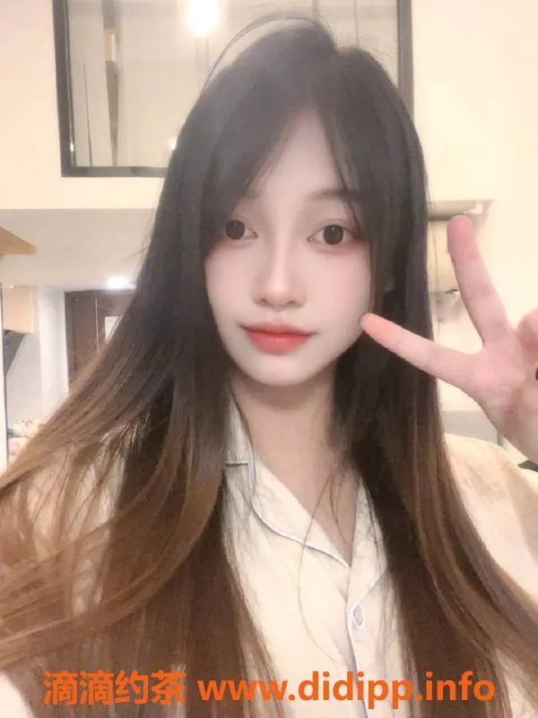 广州楼凤-天河区19岁佩奇，165cm身高，皮肤白嫩，性价比超高！