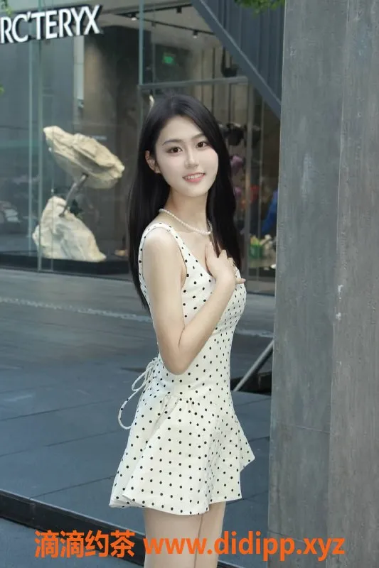 深圳上门服务-罗湖嫩妹唐欣，900P包时上门服务