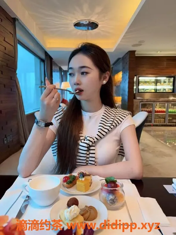 深圳楼凤-宝安福永菲儿，21岁165c，服务只需800P