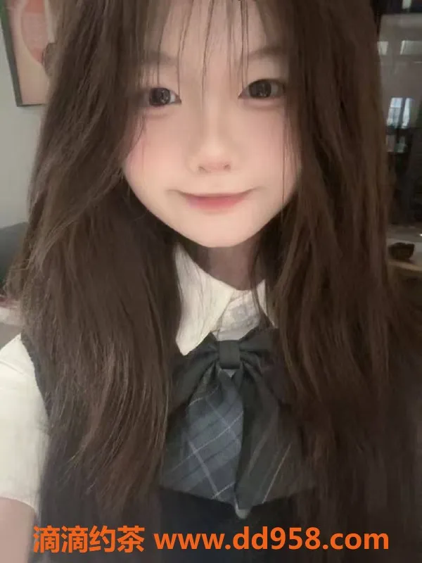 广州楼凤-白云区懒懒，165高B罩杯嫩妹，服务诱惑