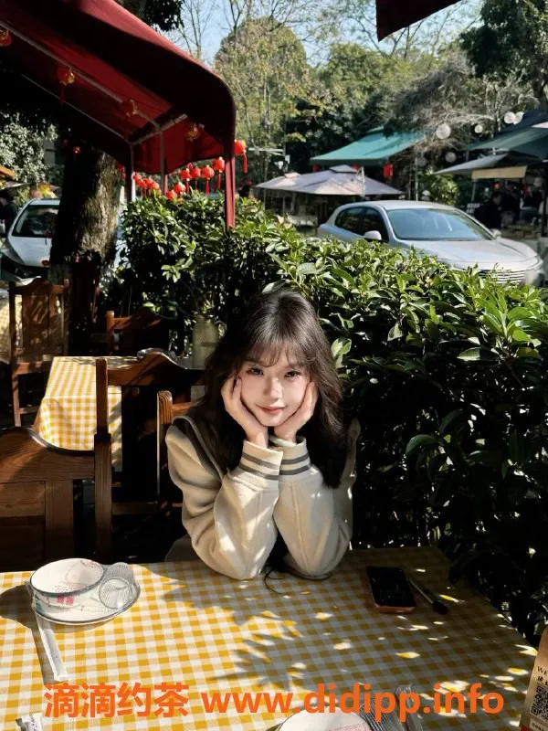 深圳楼凤-南山嫩妹舟舟，1200元享制服调情服务