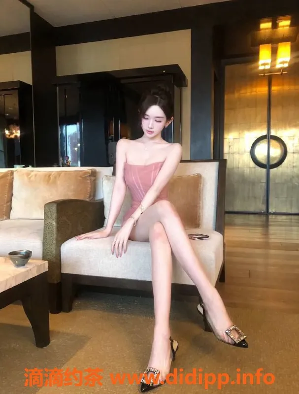 深圳楼凤-南山御姐雨微，1300p 制服舌吻服务