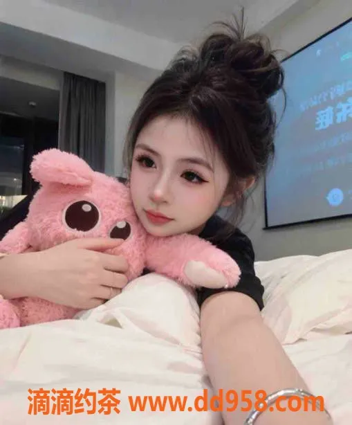 深圳楼凤-龙华嫩妹悦儿，900P起，制服服务超赞！