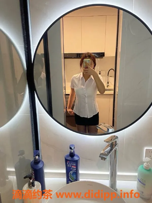 深圳楼凤资源信息,龙岗嫩妹小嘉，700元起，舌吻制服等你体验