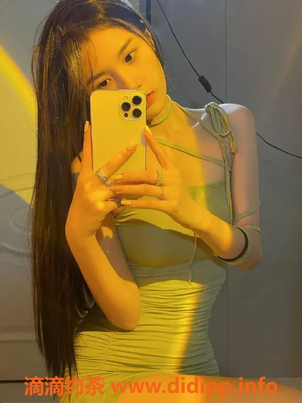 深圳楼凤-南山嫩妹奶盖，1500元起，制服Kiss服务