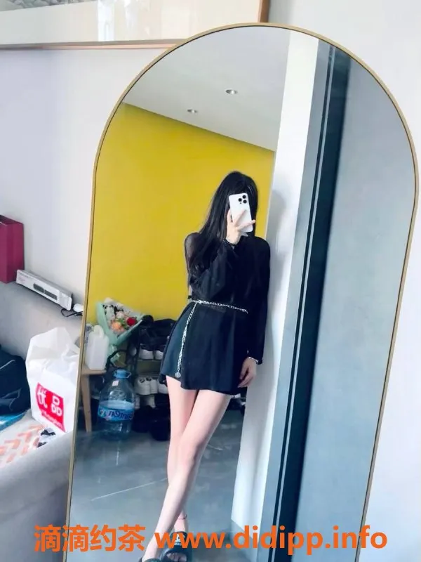 深圳楼凤资源信息,龙岗嫩妹依依，800元调情制服服务等你来体验