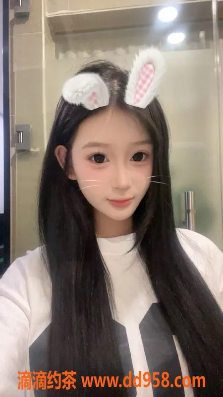 深圳楼凤-龙华嫩妹柠檬，799起，制服Kiss服务