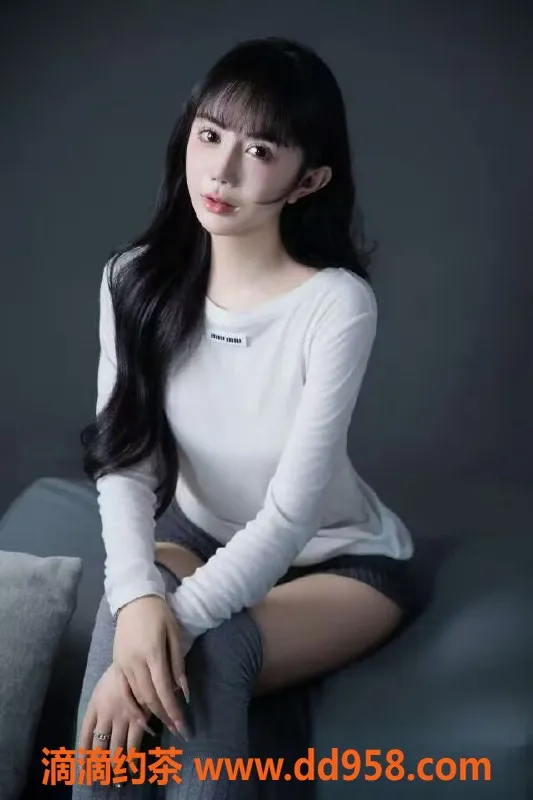 无锡楼凤-梁溪区小兰，168cm高颜值美眉，2200P陪浴服务