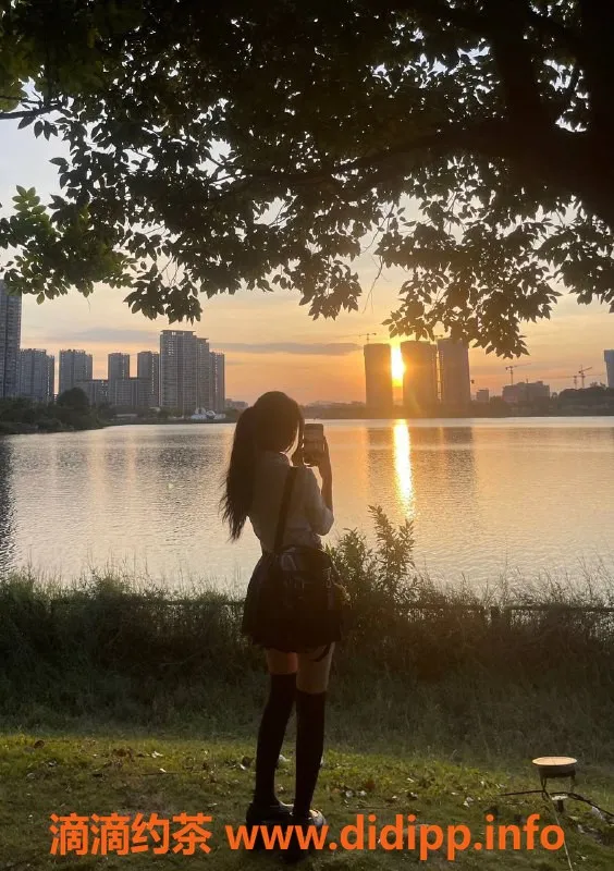 深圳楼凤-深圳龙华娟娟，900元私会，嫩妹服务不容错过