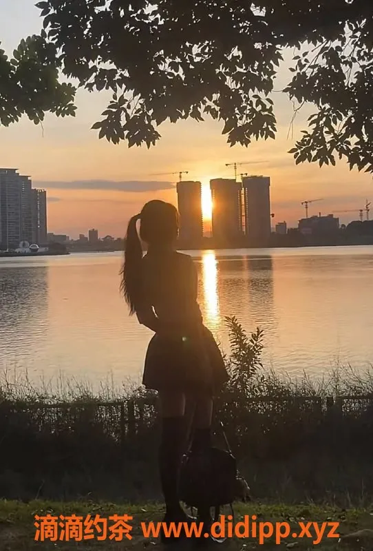 深圳楼凤资源信息,深圳龙华娟娟，900元私会，嫩妹服务不容错过