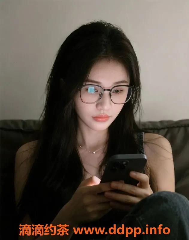 深圳楼凤-福田嫩妹子怡，1000元起服务热情