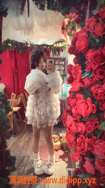 深圳楼凤-罗湖嫩妹小纯，900P起，制服诱惑等你体验