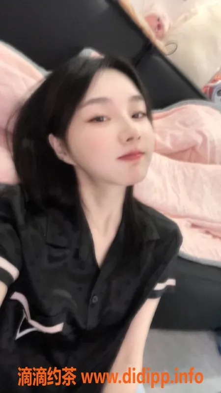 深圳楼凤-福田恩惠：性感美女，身高165，34E，热情服务