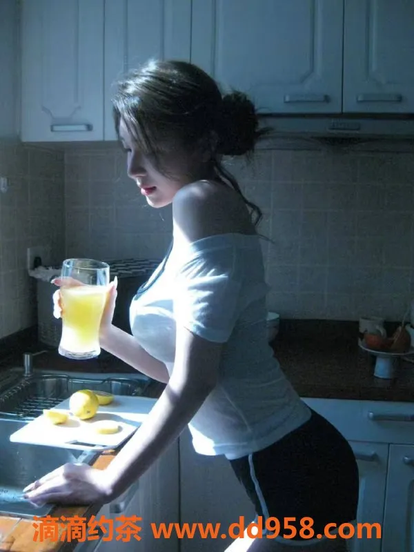 广州楼凤-天河信子，身材火辣的性感尤物，课费1600P