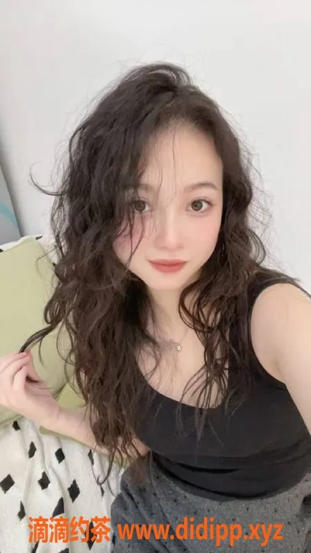 广州楼凤-金沙洲贝贝，少女美颜，69p舌吻体验