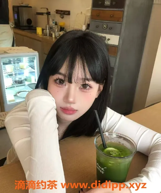 深圳楼凤-南山永恩，20岁嫩妹，身高167，45kg，口爆六九体验