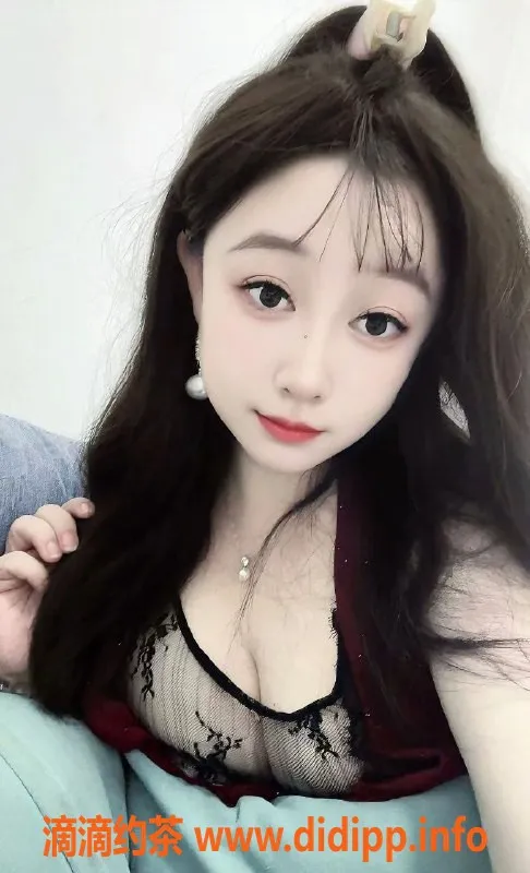 广州楼凤-白云区Vivi：23岁清纯大奶 166cm 53kg