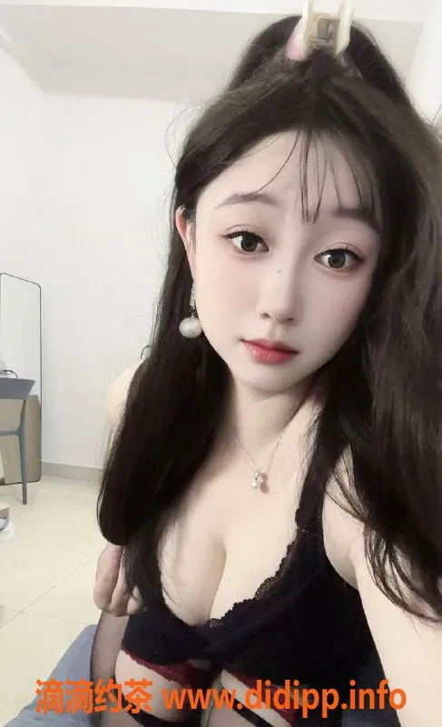 广州楼凤-白云区Vivi：23岁清纯大奶 166cm 53kg