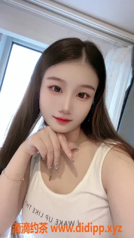 深圳楼凤-宝安24岁大蜜蜜，166身高52体重，超值服务！