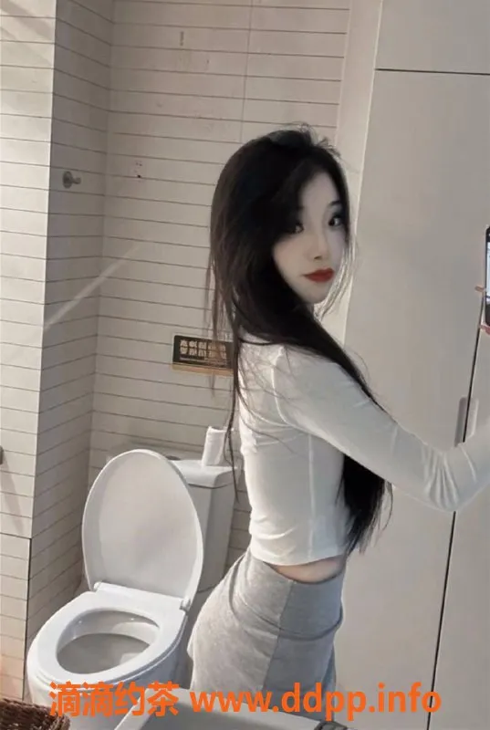 成都楼凤-锦江区思雨，颜值与身材俱佳，超值服务！