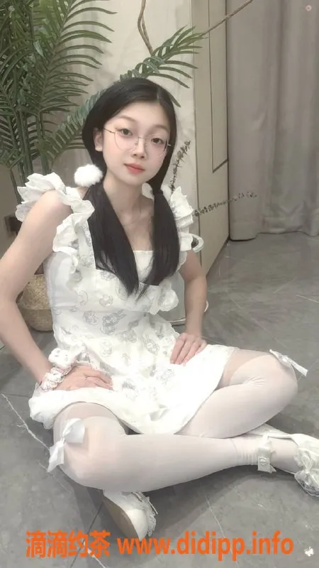 深圳楼凤-南山栗馨，嫩妹六九，学费800p