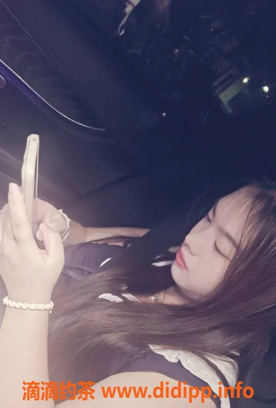 深圳楼凤-龙华嫩妹肉肉，快餐300，双飞体验