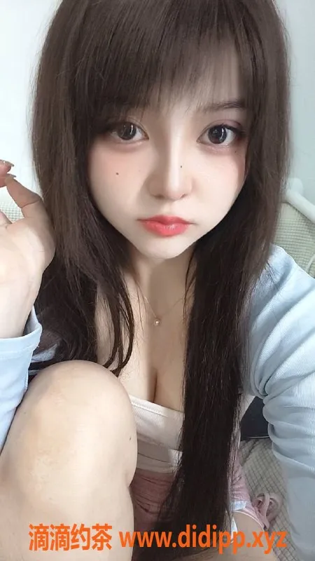 深圳楼凤-深圳龙岗可可，22岁胸围36D的迷人小姐