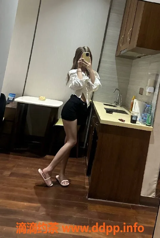 深圳楼凤-南山苒苒，18岁165cm，47kg嫩妹服务