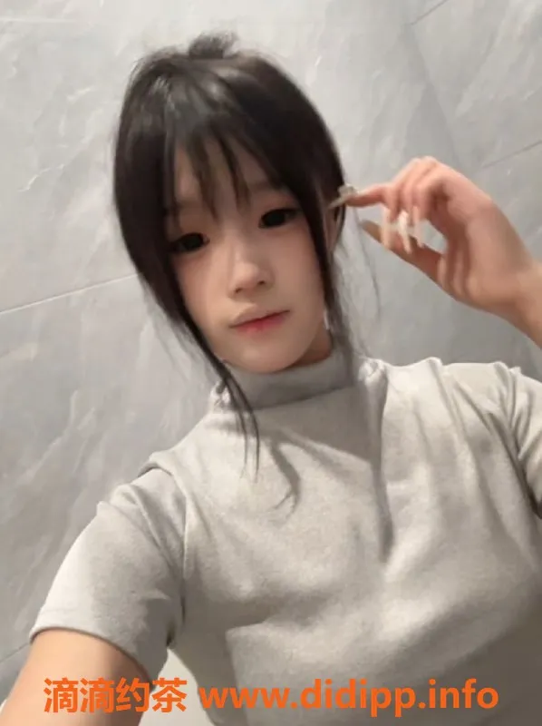 深圳楼凤资源信息,龙岗坂田嫩妹嘉言，800元起，制服诱惑