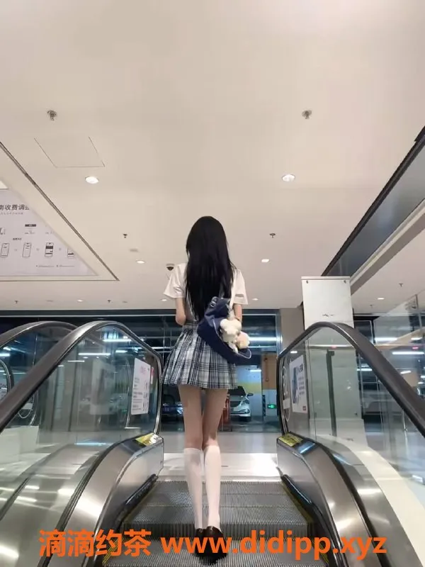 深圳楼凤资源信息,南山胡图图 18岁165cm 45kg嫩妹服务