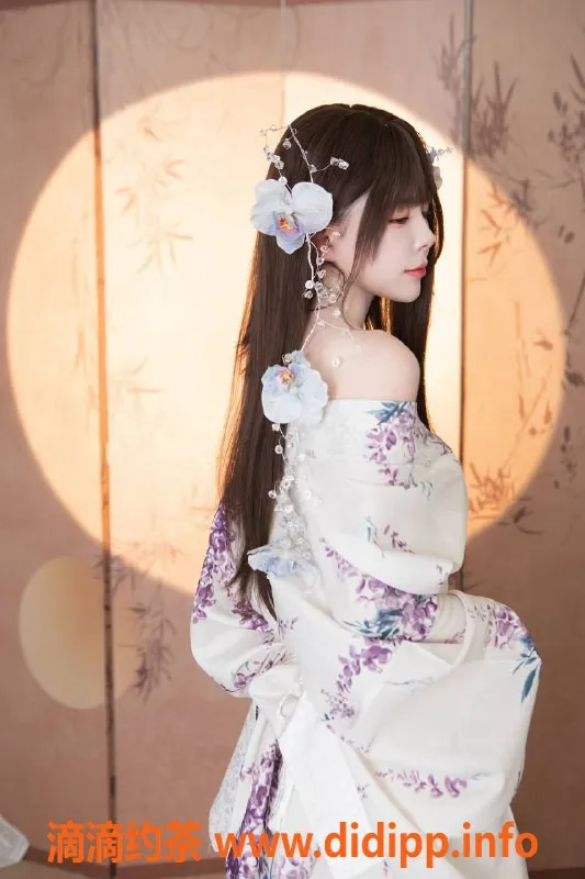 深圳楼凤-福田酒窝茉，甜美嫩妹健身马甲线