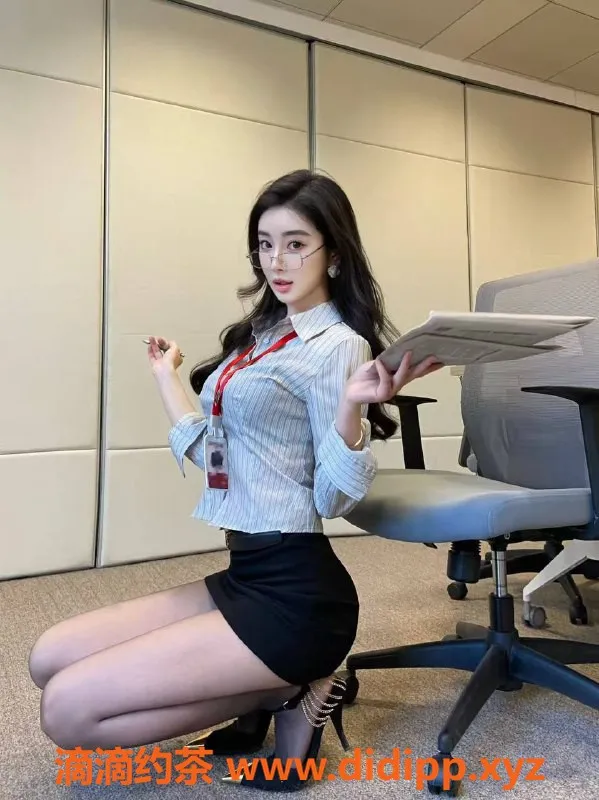 深圳楼凤-龙岗高启兰 22岁 165cm 45kg 1200P起