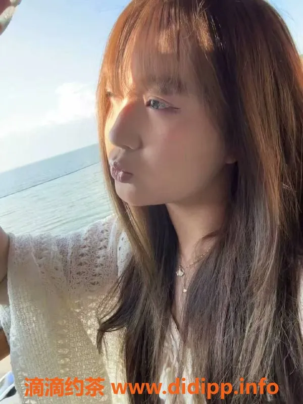 广州楼凤-黄埔小粉，600元嫩妹服务，丝袜诱惑