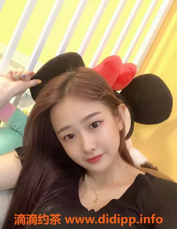 深圳楼凤-龙华莹莹，21岁171高挑美女，55kg轻盈身材