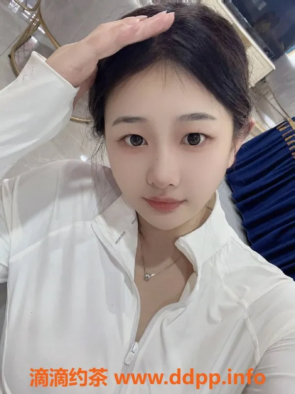 深圳楼凤-龙华莹莹，21岁171高挑美女，55kg轻盈身材
