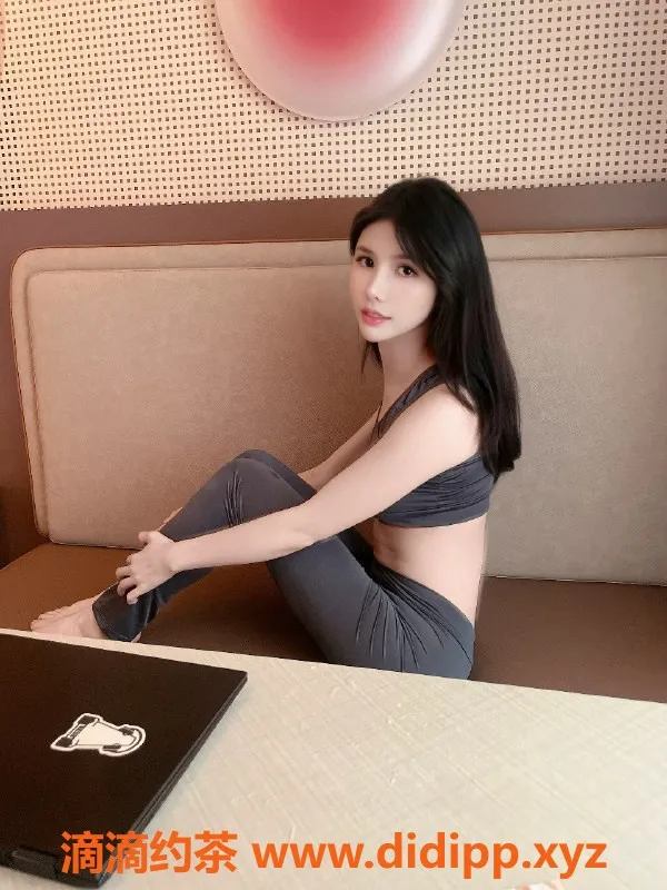 深圳楼凤-福田小可，冷白皮嫩妹，1300p服务等你体验